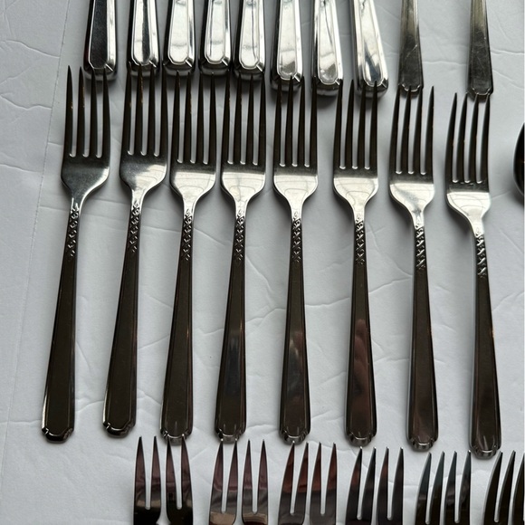 Service Of 8 OneidaCraft Flight Deluxe Stainless  Discontinued Silverware 40 Pcs - Picture 4 of 8